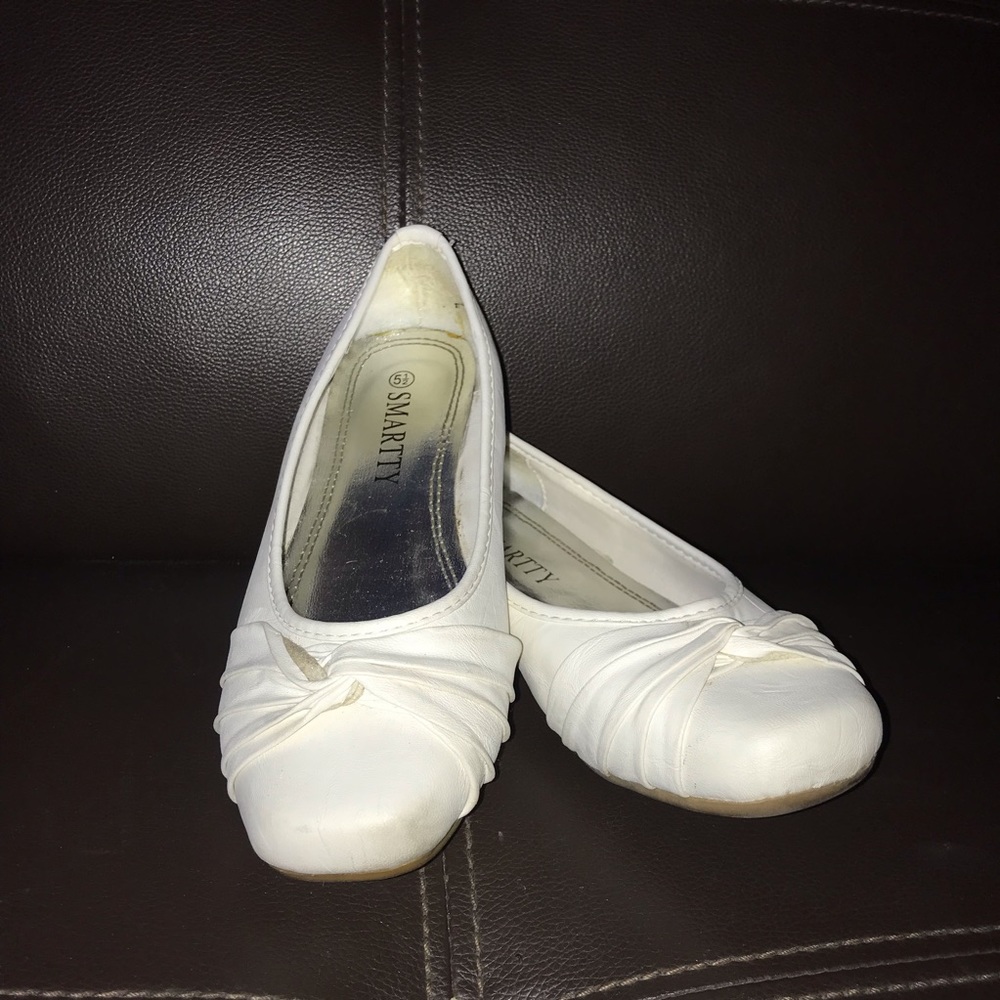 WHITE FLATS